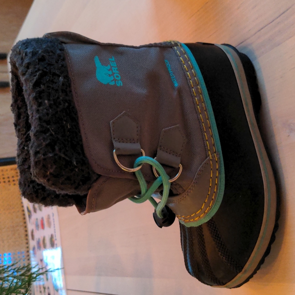 Sorel snow boots boys